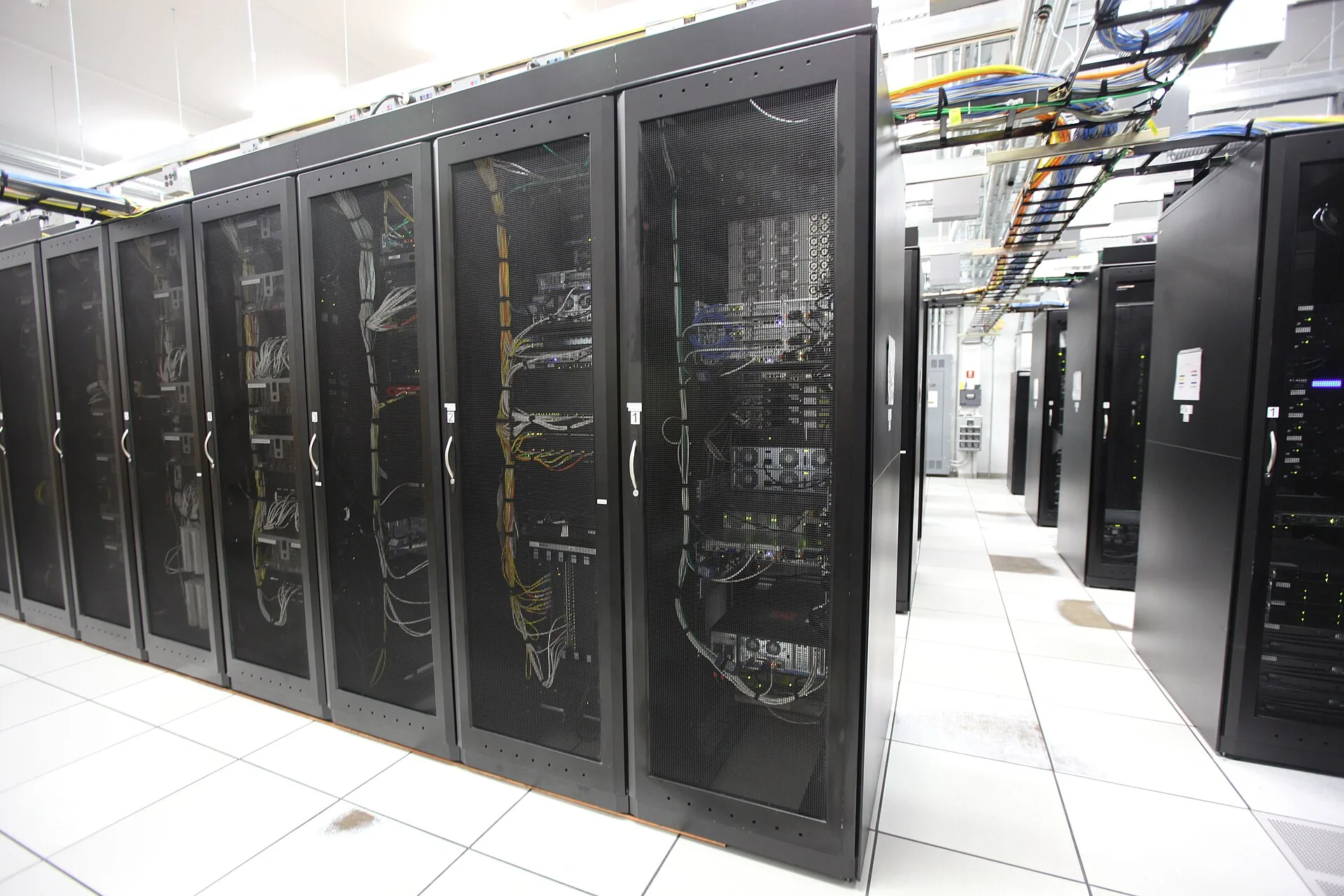 Liquid leak detection in server rooms and technical rooms